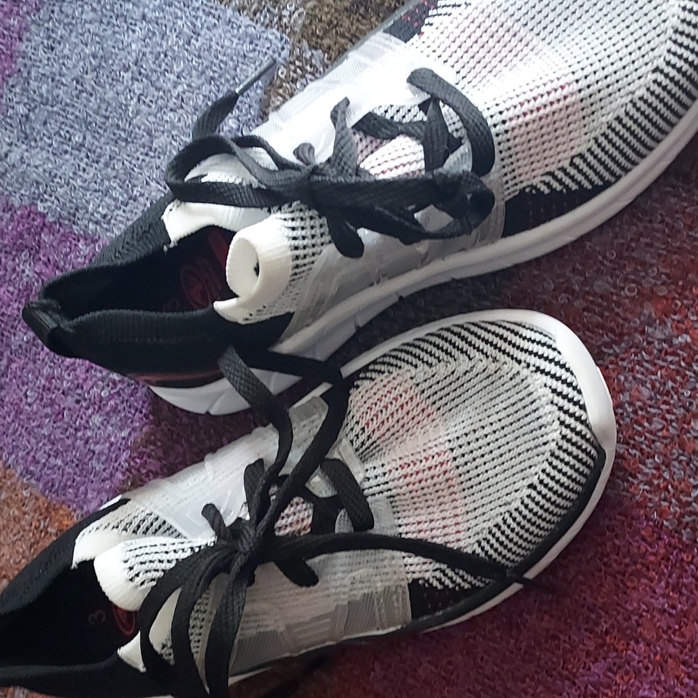 Athletic wear tennis shoes size 3 youth